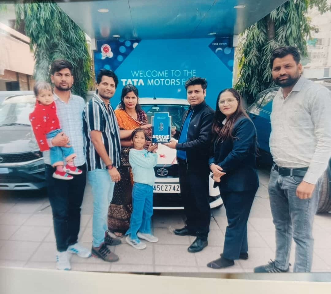 DevSo91's tweet photo. Finally I am feeling proud owner of tata ALTROZ. Thanks @RNTata2000 @TataMotors_Cars . Today I completed my dream. https://t.co/d1kORvjmcg