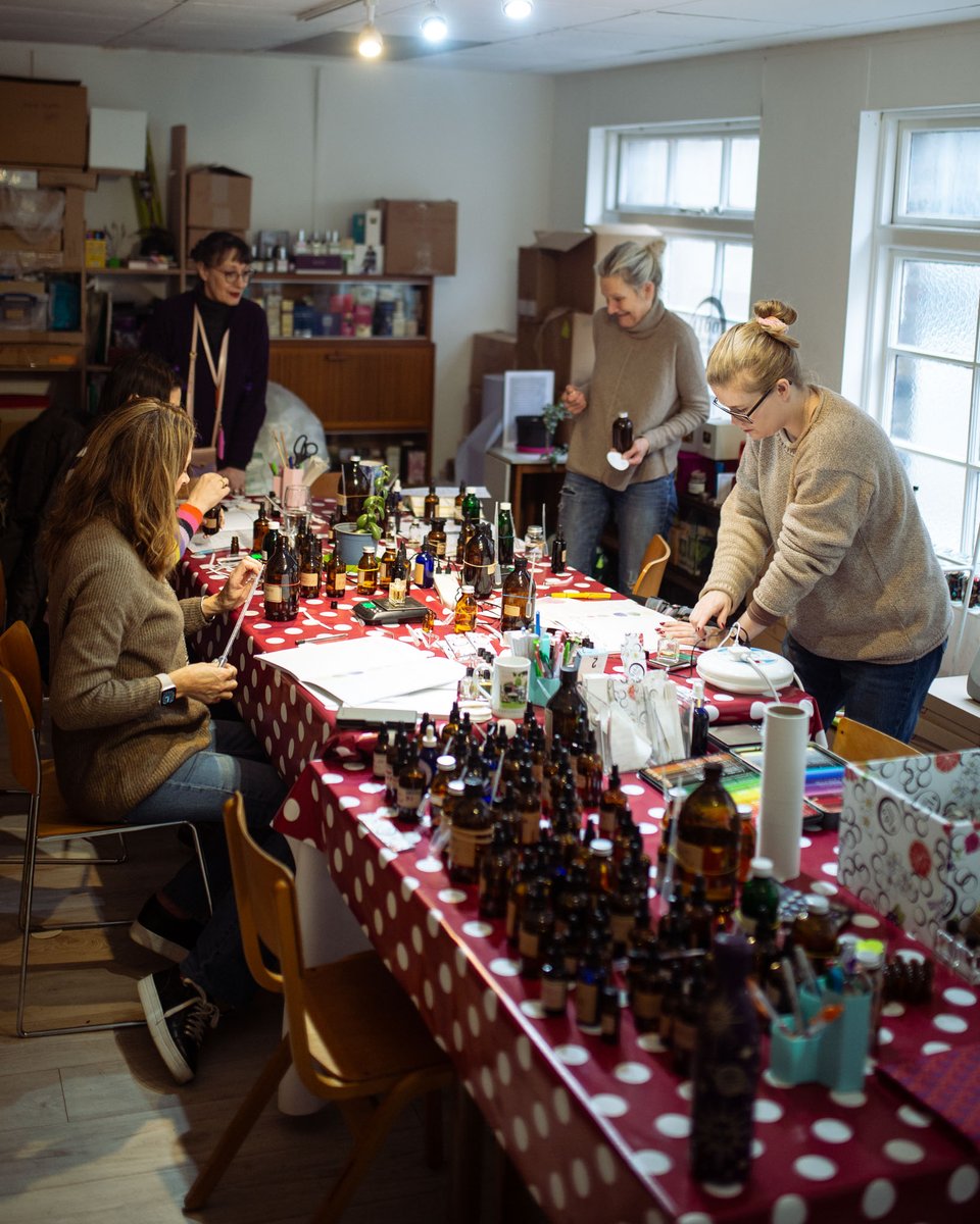The next 5-day gathering to learn artisan perfumery skills is 18-22 March. Small groups, at our perfume studio. #perfume
4160tuesdays.com/4160tuesdayssc…