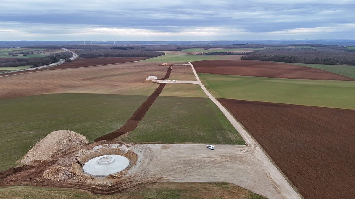 En direct de nos chantiers : Le Parc éolien du Moulin du Bois continue de prendre forme sous nos yeux ! Restez connectés pour les prochaines mises à jour et suivez l'avancement de nos chantiers. 💨