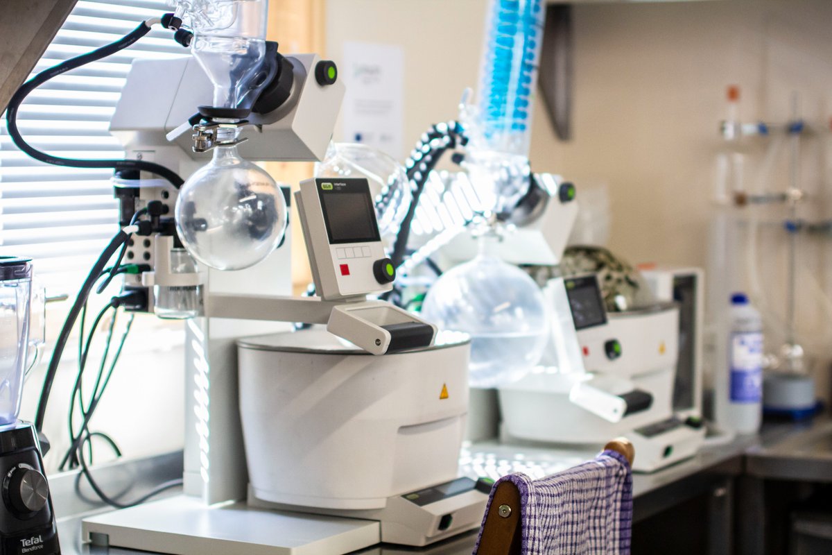 CKdistillery's tweet image. • COLD DISTILLATION • To create gins of exceptional character we take an innovative approach to #distillation, cold-distilling botanicals under vacuum with a smooth Yorkshire wheat spirit. Head to the website to learn about this cutting-edge technology: cooperkingdistillery.co.uk/gin.