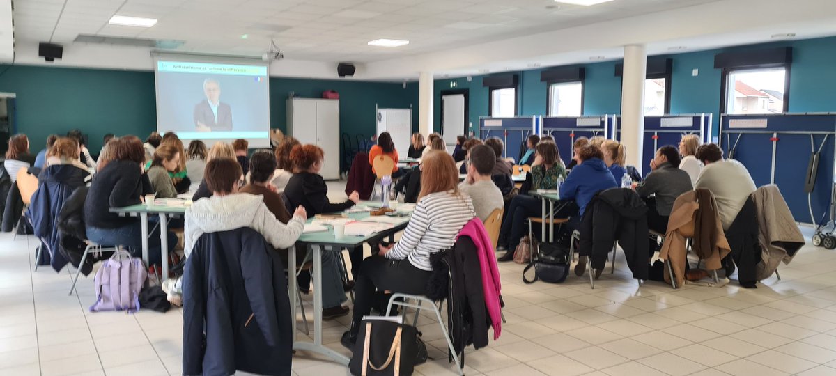 Nouveau temps de formation liée au plan laïcité autour de le thématique : comprendre et distinguer les phénomènes de racisme et d'antisémitisme pour mieux les prévenir. Des temps forts dans lesquels les enseignants s'investissent. #laïcité #ChalonsN