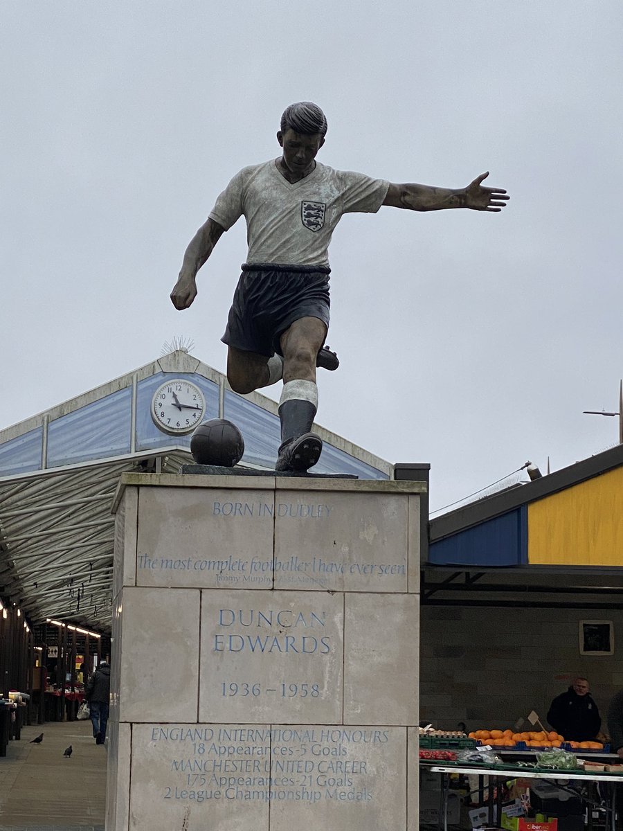 7kingsmanchest5's tweet photo. Just landed in Dudley ..
this is the Great Duncan Edwards Statue.
#MUFC
#busbybabe
#greatest https://t.co/Yv0c1JKNLM