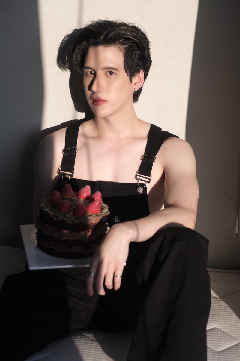 Pxxrx_wxch_'s tweet photo. 26🎂 #Peerawich26Birthday https://t.co/XySjPagkfM