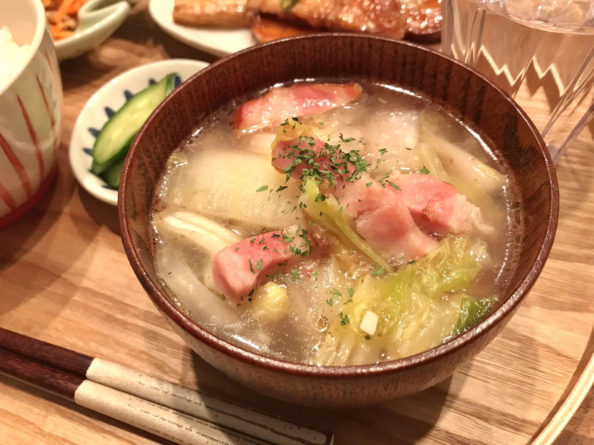 mainooyatsu's tweet photo. この冬何度も作った、白菜とベーコンのおかかバタースープ。シンプルでほっと癒されるおいしさです☺️ https://t.co/Mmj72KMCAF