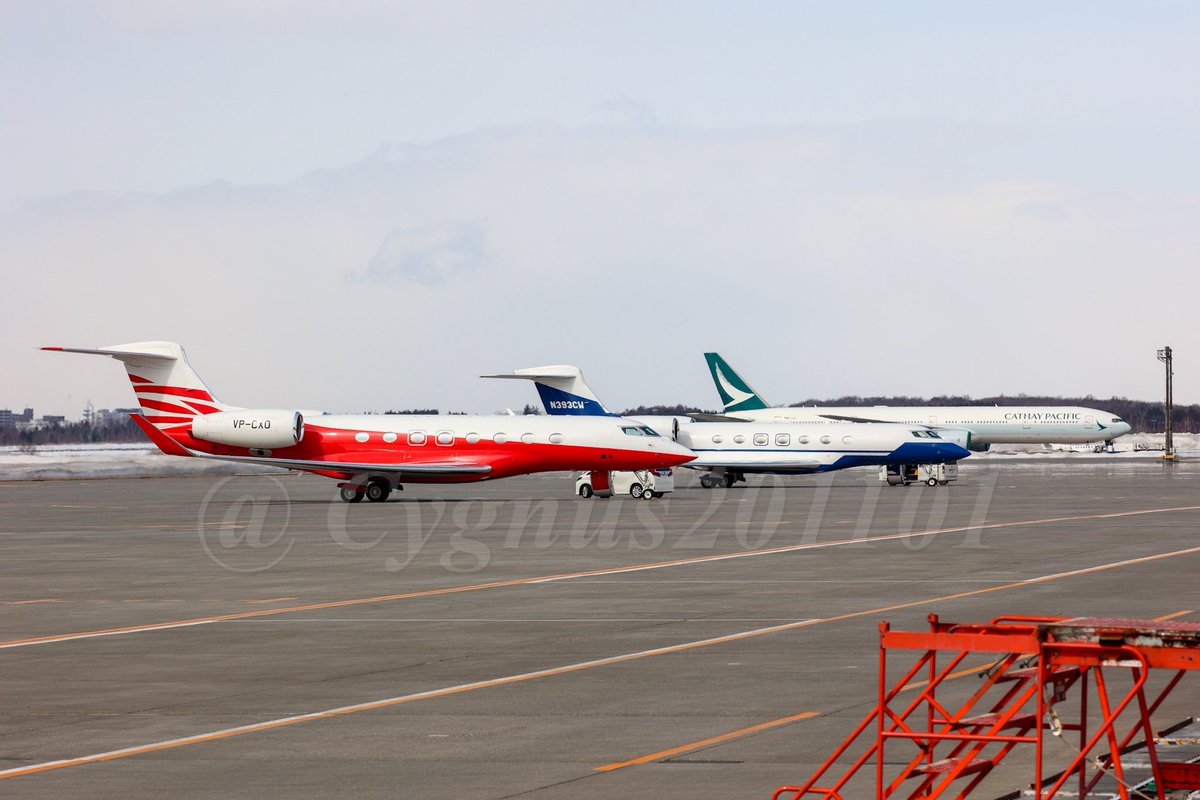 Cygnus201101's tweet photo. Red & Blue
なかなか派手なカラーリングのプライベート機が並んで駐機していました
N393CW
Gulfstream Aerospace GVII-G600
VP-CXO
Gulfstream Aerospace GVI G650ER
February 21, 2024
#N393CW #GA6C #VPCXO #GLF6 #CTS #RJCC #新千歳空港 https://t.co/aMPjV7jVW3