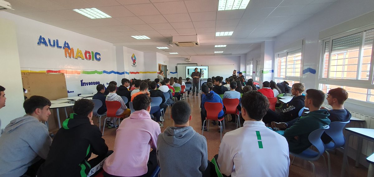 CPR_Zafra's tweet photo. Enhorabuena al profesorado y alumnado de @iesMRM y gracias a @DuendeJosele por su enseñanza, pasión e inspiración. Encuentro facilitado por la Consejería de Educación,  Ciencia y Formación Profesional, dentro de la iniciativa Encuentros Literarios. #Encuentrosliterarios_Ex https://t.co/E3TDGspb4w