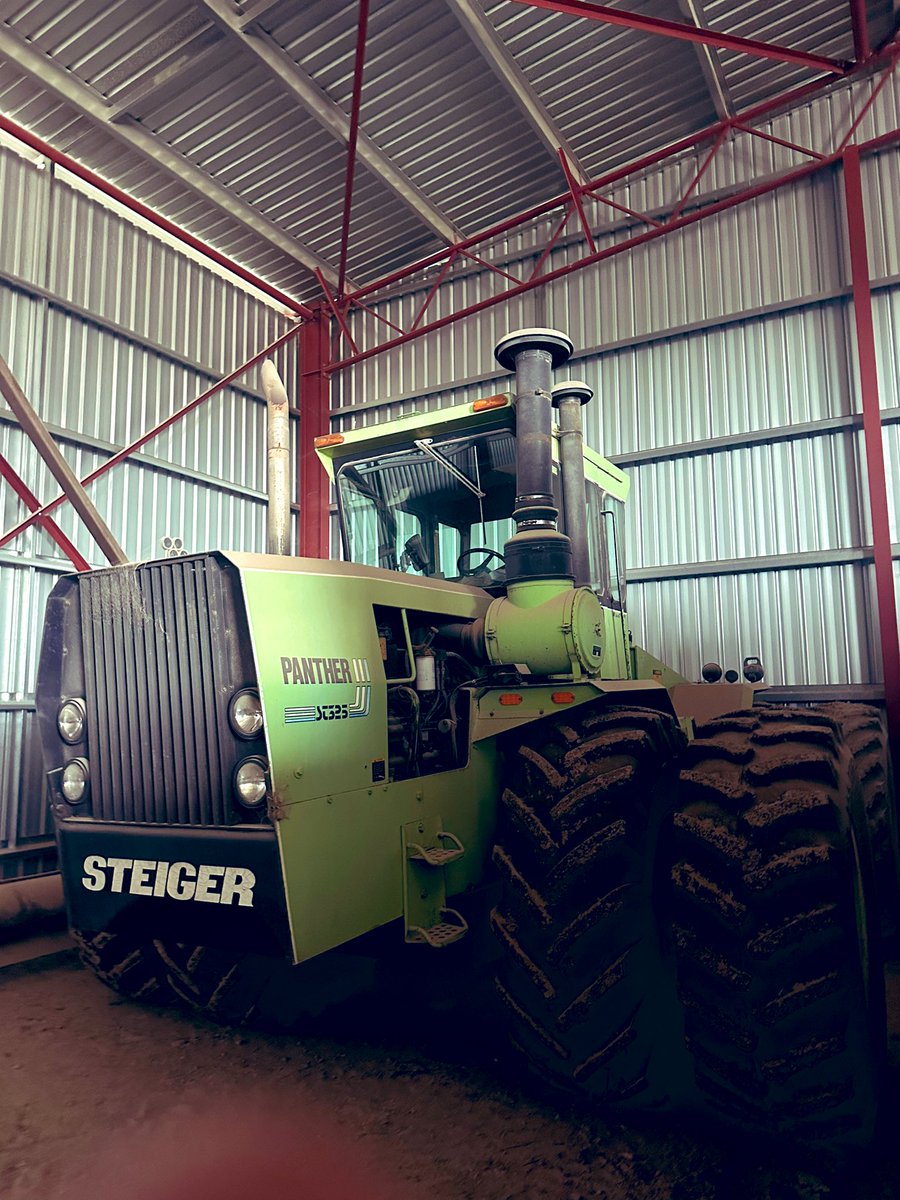 Oh, hey, giiiiiirl - I see you 👀 

How many of you guys have one of these beauties hidden in the back of the shed??
#Steiger #AgTwitter #AusAg