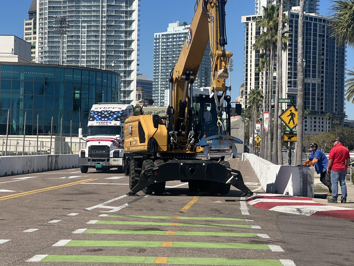 So... St. Pete, anything interesting going on downtown?🚧 Big shoutout to our friends at @RingPowerCat and @SteppsTowing for all the #FirestoneGP track build help.