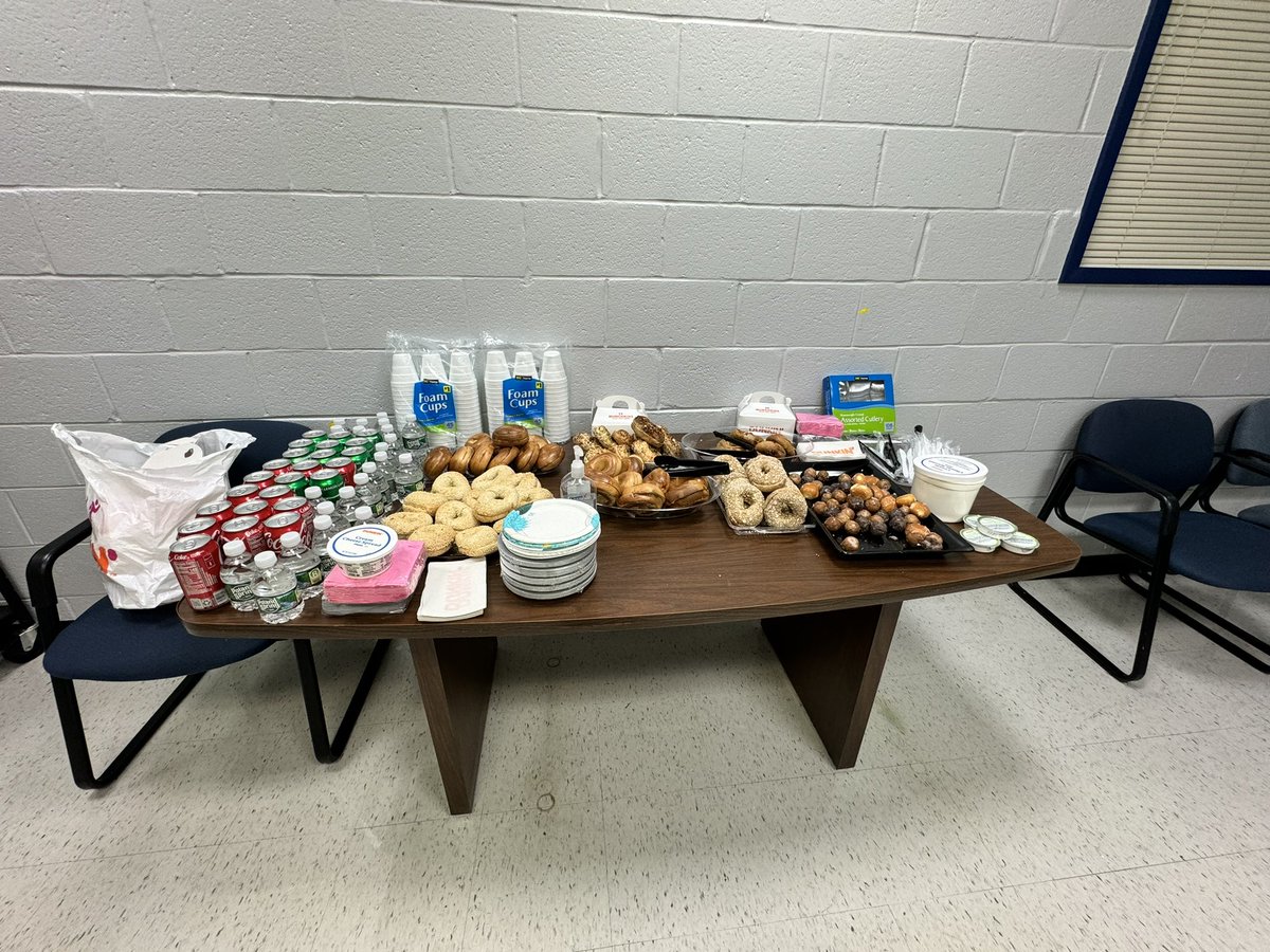 MWilson_PDWMS's tweet image. Late Post!!!
Thank you to our EXTRAORDINARY @RandolphDolphin PTA for providing breakfast for our staff on PD day! They got us fueled up for a great day of learning! @APhilipRandolp7 #InPartnership