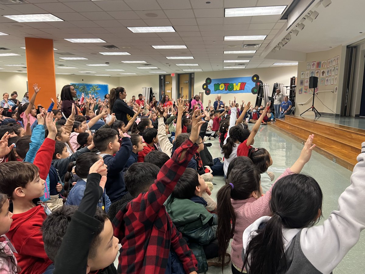 boonelementary's tweet photo. Sending a special shoutout to @SLSpaceCowboys  for stopping by and reading to our Boone Bears! 
Our students can't wait come to a game🎉 
#WeAreAlief
#boonebears
@aliefisd
@marlomolinaro https://t.co/2q8s0eRz8M