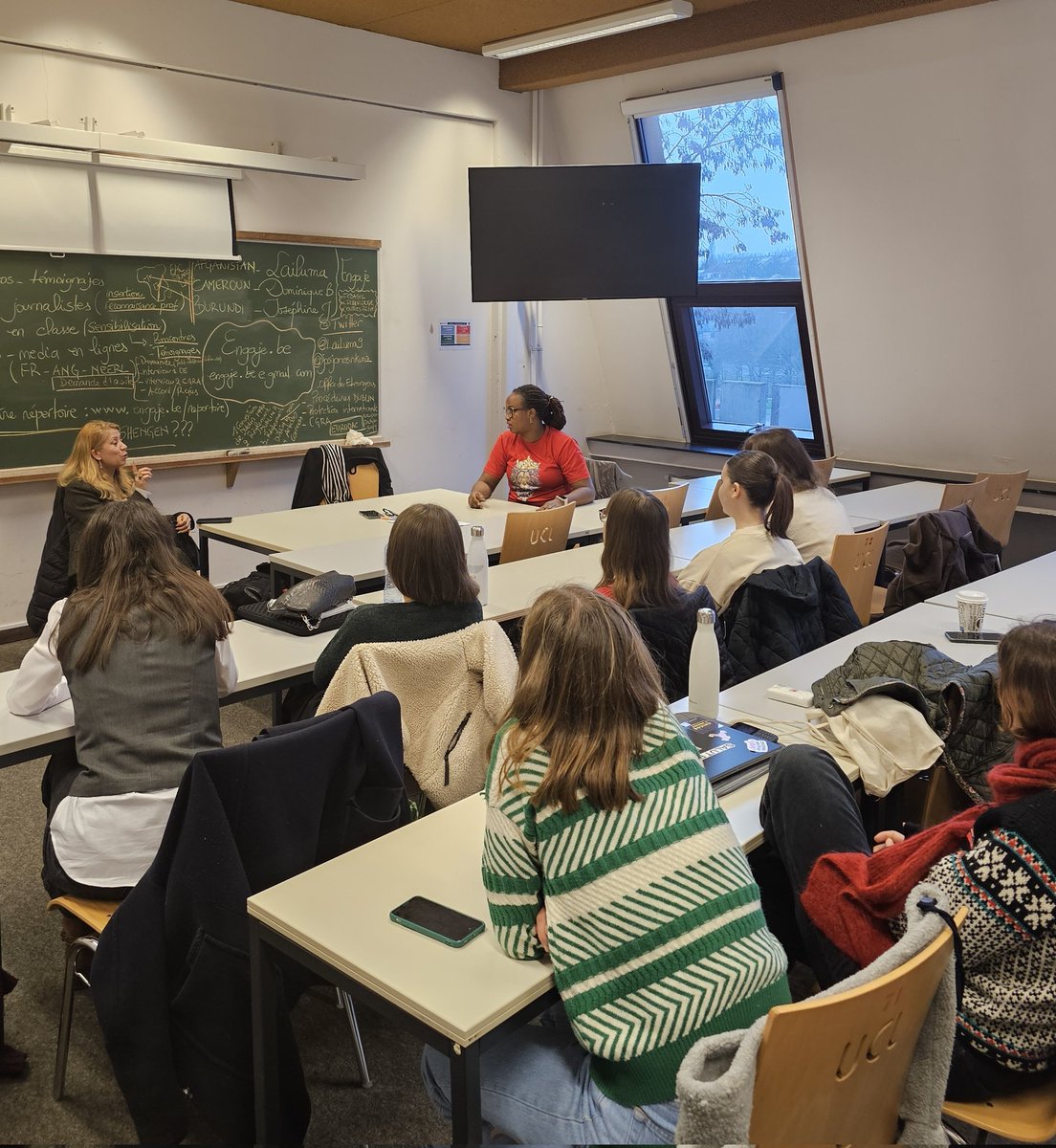 JosJonesNkunz's tweet photo. J'ai eu le plaisir d'assister à une rencontre enrichissante et inspirante entre nous, les journalistes exilés en Belgique, membres de l'association #Engaje, et les étudiants en droit à #UCLouvain_be.
Des témoignages poignants sur notre parcours, l'insertion professionnelle et notre intégration en Belgique.
#Journalisme
#Exposition
#Exilés
@Lailuma9