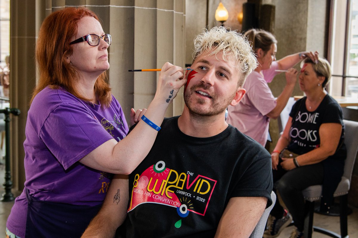 Oh to be in Liverpool at #BowieCon24 getting the lightning bolt painted on... 💭😩 Let's see your lightning bolt face paint pics in the replies 👇 🎟️ Find tickets at bowieconvention.com