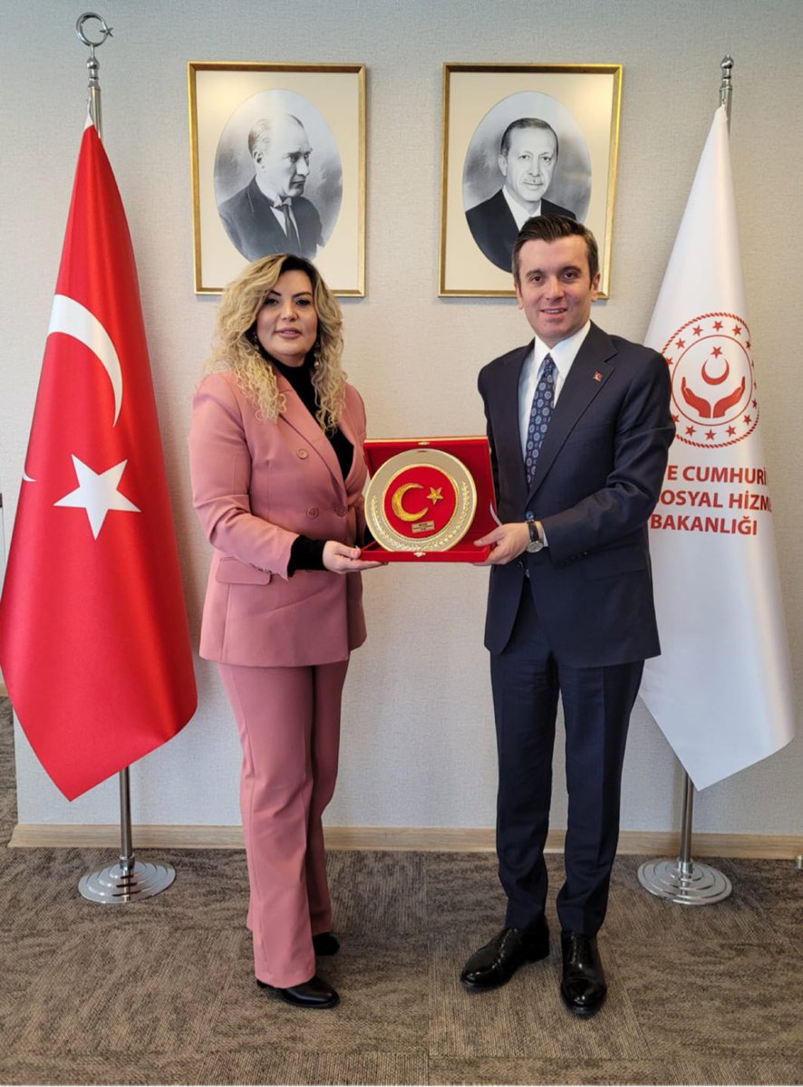 Aile ve Sosyal Hizmetler  Bakan Yardımcılığı görevine atanması sebebiyle hemşehrimiz Sn. Yavuz Selim KIRAN ‘a hayırlı olsun ziyaretinde bulunduk. 
Yeni görevinin milletimize ve ülkemize hayırlı uğurlu olmasını dilerim.