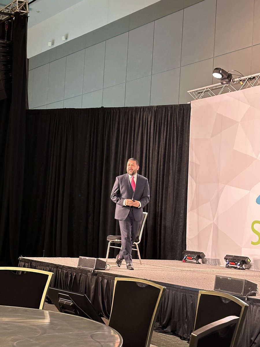The incredible @lcruzconsulting is connecting all the dots. What a gift to listen to him today. #RTIAW #ATRTI @SolutionTree