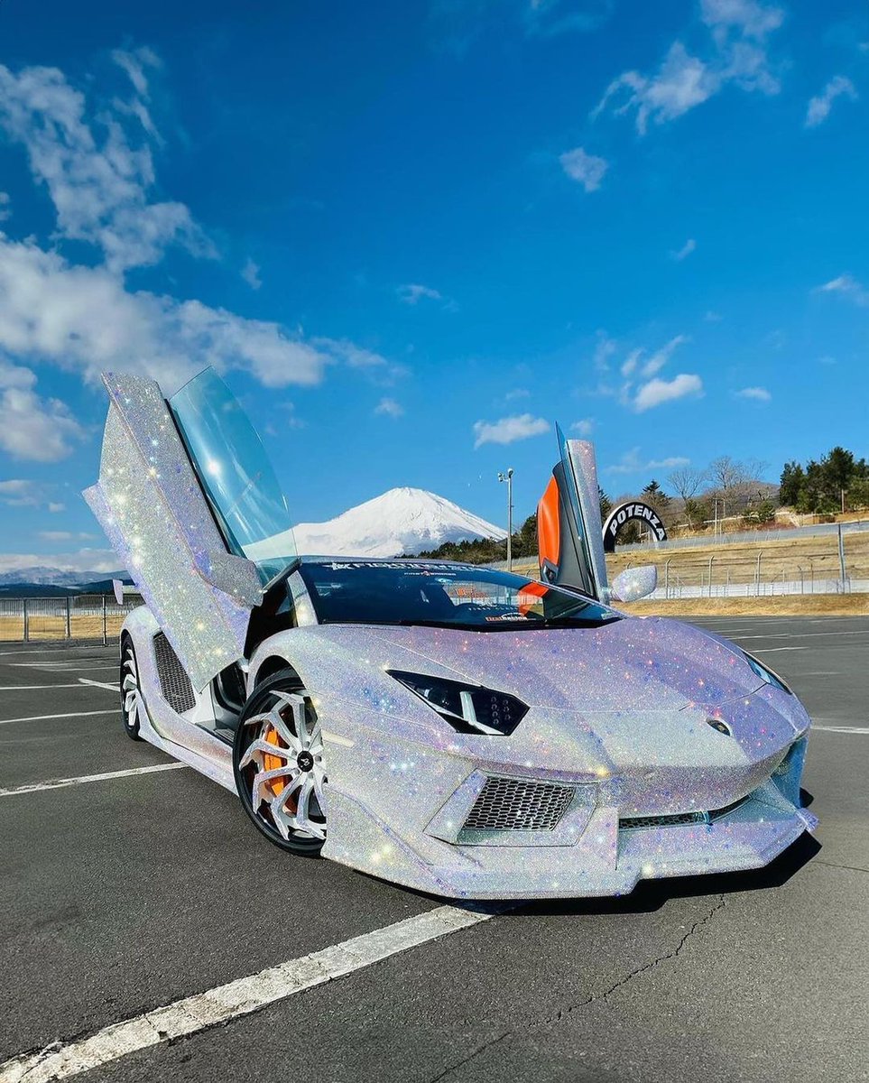 motorforms's tweet photo. Aventador covered in 1,350,000 Swarovski crystals https://t.co/r8AjjfJQHV