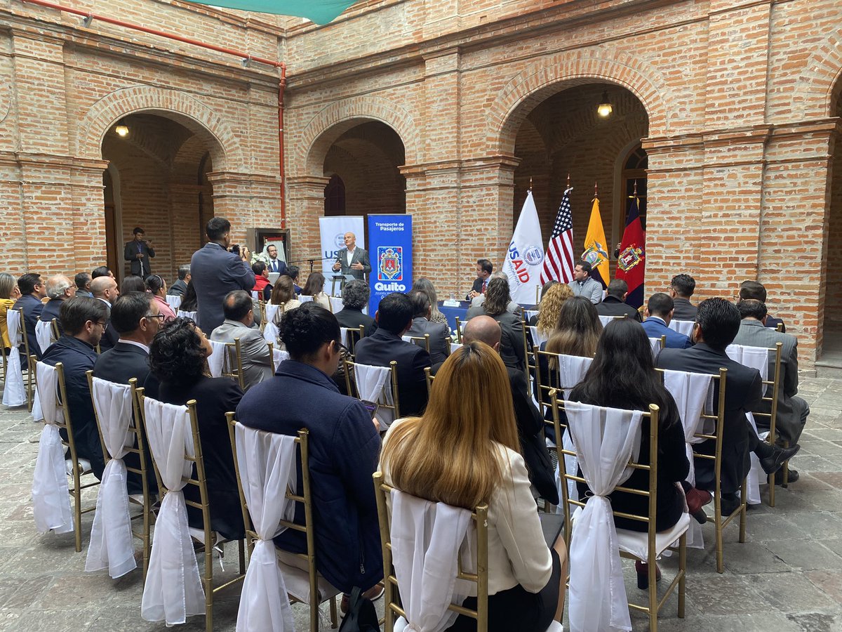 La asociación con <a href="/USAIDLAC/">USAID LAC</a> dotará a la Empresa de Pasajeros de apoyo técnico para fortalecer temas de electromovilidad que reducirá la contaminación atmosférica que puede causar enfermedades respiratorias y contribuir a la crisis climática. 

#TrabajamosPorQuito