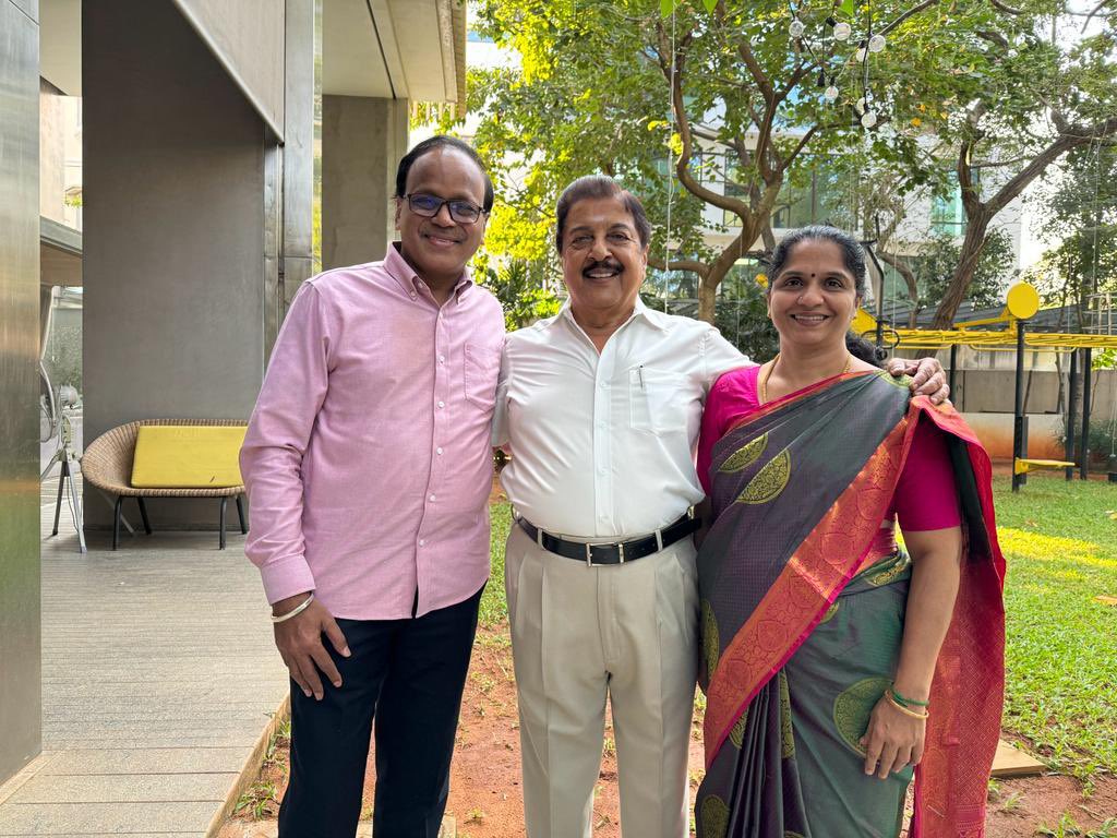 Dhananjayang's tweet photo. It is always a pleasure &amp; privilege to meet and spend time with my Guru Thiru Sivakumar sir. Today with him &amp; @lalithagd 💐 https://t.co/KdItjGd2T3