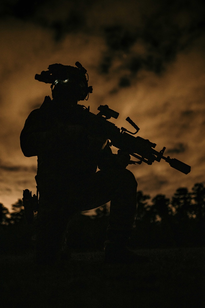 AimpointUSA's tweet photo. Working in the shadows.
Featured optic, CompM4s.
https://t.co/LMlam5v2QQ
📷: Basecamp Creative
NOT A FIREARMS SALE
#compm4s #aimpoint #reddotsight
#trustedbymillions https://t.co/DUHYlcKwTQ