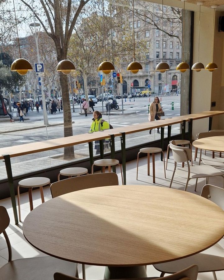 Faborit's tweet image. ¡Barcelona! Prepárate porque estrenamos nuevo Faborit en C/ Còrsega 323 🥳
Ya puedes disfrutar del nuevo local: un espacio acogedor pensado para que te sientas como en casa, un menú con el que disfrutar con cada bocado y todo el buen ambiente que nos define. 
¡Te esperamos! 💖