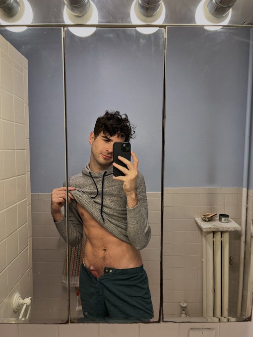 This photo was just approved as my Grindr profile pic&hellip;  I&rsquo;m not saying I&rsquo;m a witch, just that someone