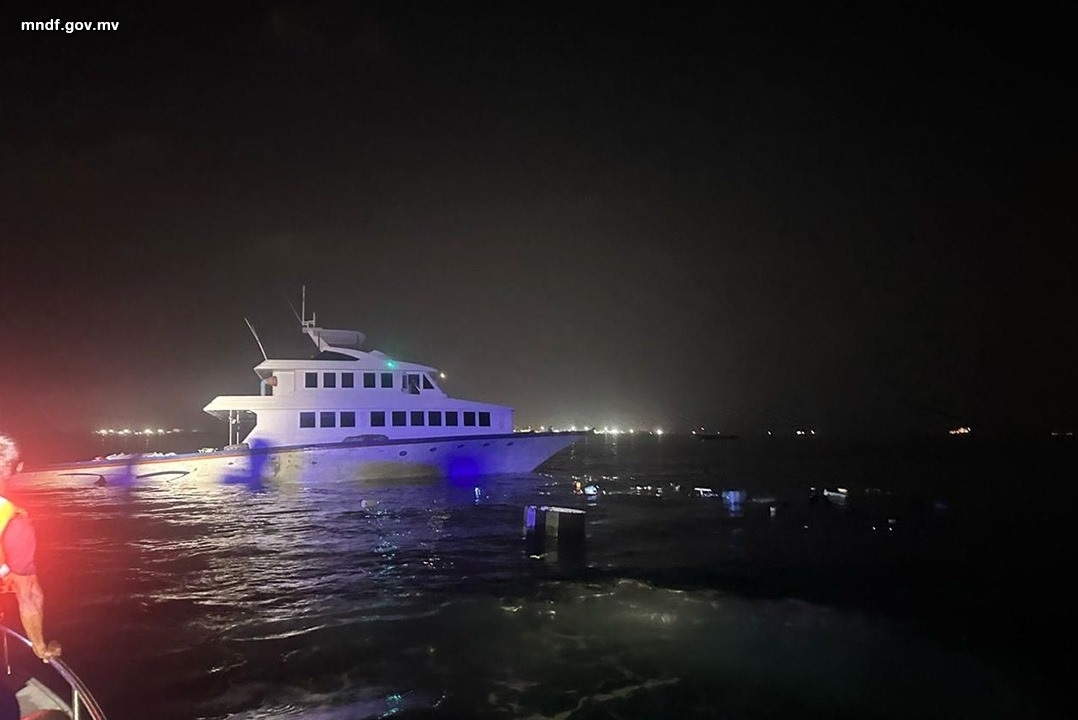 MNDF_Official's tweet photo. ތިލަފުށިން މާލެއަށް ދަތުރުކުރަމުން ދިޔަ ސަޕްލައި ދޯންޏަކަށް ދިޔަވާތީ، އެމްއެންޑީއެފް މާލެ އޭރިއާ ކޮމާނ��ޑް، ކޯސްޓްގާޑް ސެކަންޑް ސްކޮޑްރަންއިން އެހީތެރިކަން ފޯރުކޮށްދޭން ފަށައިފި. މި ހާދިސާގެ ރިޕޯޓް ލިބިފައިވަނީ މިރޭ 19:49 ހާއިރު. https://t.co/OuKOY7HAzY