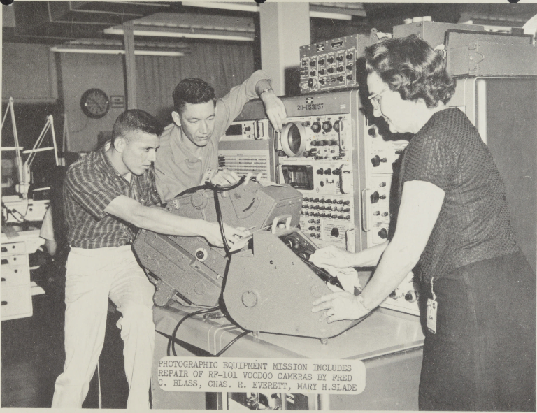#FromtheArchives 
Pictured here are staff members evaluating photographic equipment for the RF-101 Voodoo. The Ogden Air Materiel Area supported the F-101 weapons systems & equipment which included photographic systems.
#hillaerospacemuseum #hillafb #usaf #freeadmission