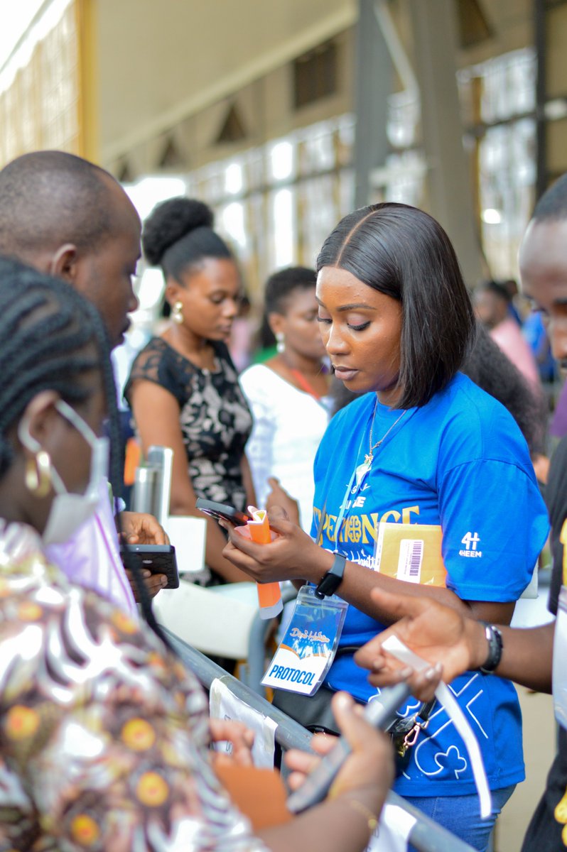 awakewatergh's tweet image. Feeling the presence of the Awake Team through the #experience | Watch exciting moments with our protocol team and everyone who made it to the @awakeexperience10  with @dianaahamilton

#awakeexperience #kasapreko legon #tuesdayvibe #awakepurifiedewater  #weareicgc #dianahamilton
