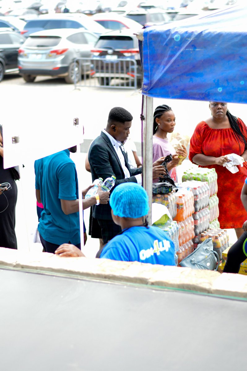 awakewatergh's tweet image. Feeling the presence of the Awake Team through the #experience | Watch exciting moments with our protocol team and everyone who made it to the @awakeexperience10  with @dianaahamilton

#awakeexperience #kasapreko legon #tuesdayvibe #awakepurifiedewater  #weareicgc #dianahamilton