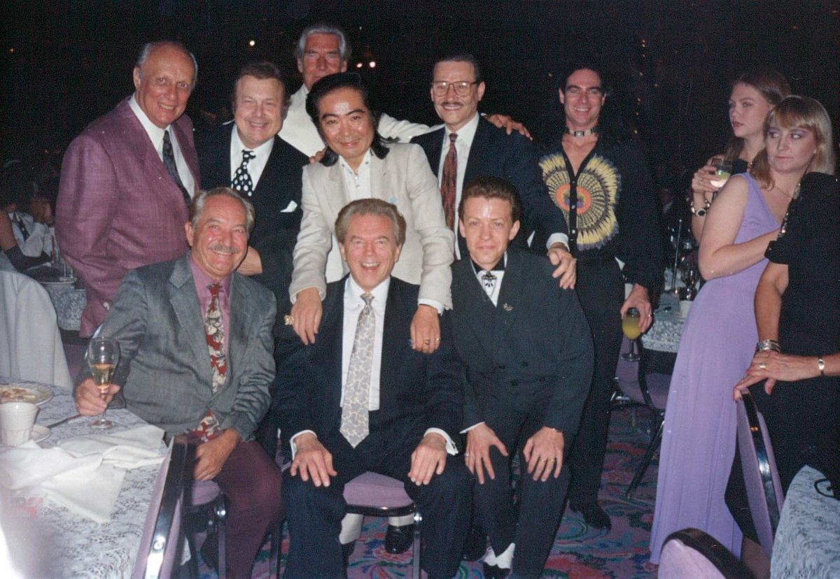 A long time ago in a land far far away lol <a href="/LanceBurtonMM/">Lance Burton</a> and #melindafirstladyofmagic wedding. What a bash. #everyone was there.

#vegaswedding #vegasville #worldsgreatestmagicians  #legands 

#martinisandmagic
#magicandmartinis