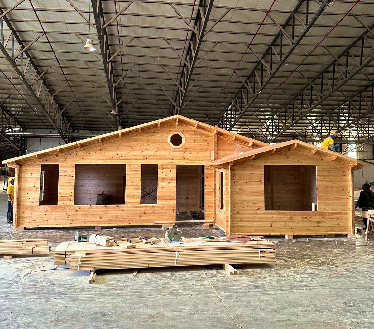 H_woodenhouse's tweet photo. في ذكرى #يوم_التأسيس 🇸🇦، هذا اليوم المجيد، نحتفل معكم بتراثنا العظيم ومستقبلنا المشرق ✨. 
تكريما لهذه المناسبة العزيزة على قلوبنا 🤍💚، تقدم لكم الحسين للمنازل الريفية، الرائدة في بناء الأكواخ منذ عام 1989م، عروضا وخصومات:

 أكثر من 22٪ على سعر المتر للأكواخ الخشبية مسبقة الصنع Log houses .

وأكثر من 30% على الأكواخ الهرمية triangle houses.

*العرض مستمر حتى نهاية شهر فبراير.
*لمزيد من التفاصيل نتشرف بزيارتكم لأحد فروعنا أو التواصل معنا على الأرقام في التغريدة التالية🌹
#الحسين_للمنازل_الريفية #السعودية #عروض_يوم_التأسيس