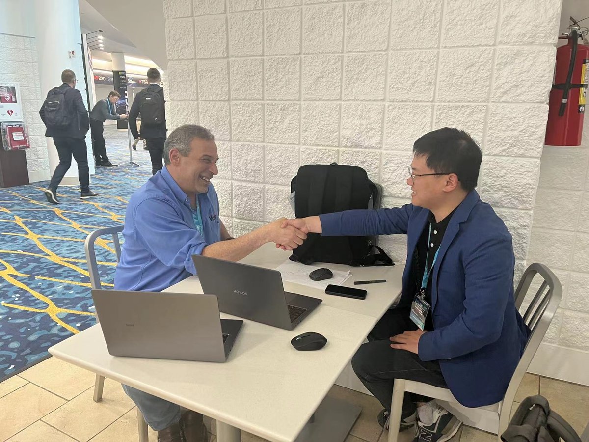 vodia_networks's tweet image. It&apos;s always a pleasure connecting with our partners! Eric Altman, Vodia Sales Engineer, met with Kevin Masse at @QuestBlue, Paul Tuttle at @Cyberdatacorp, Dan Kosowski at @CloudCo, Inc. and Cecil Hogan at CloudFon at the @ITEXPO #TECHSUPERSHOW in Florida last week!