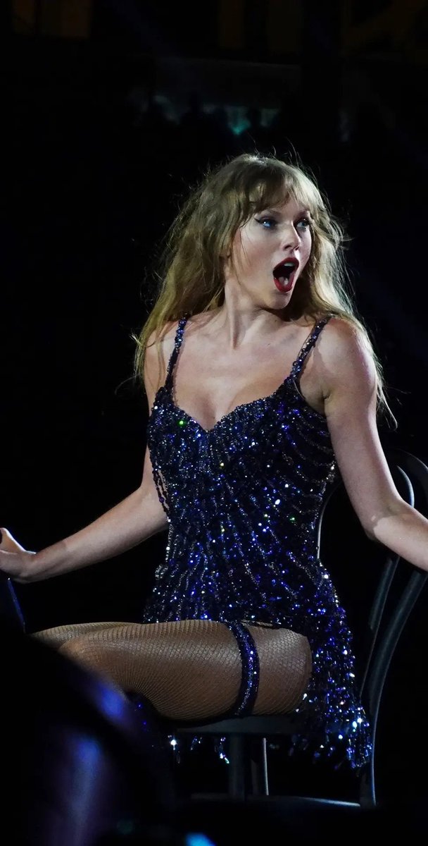 hourlyswift's tweet image. 