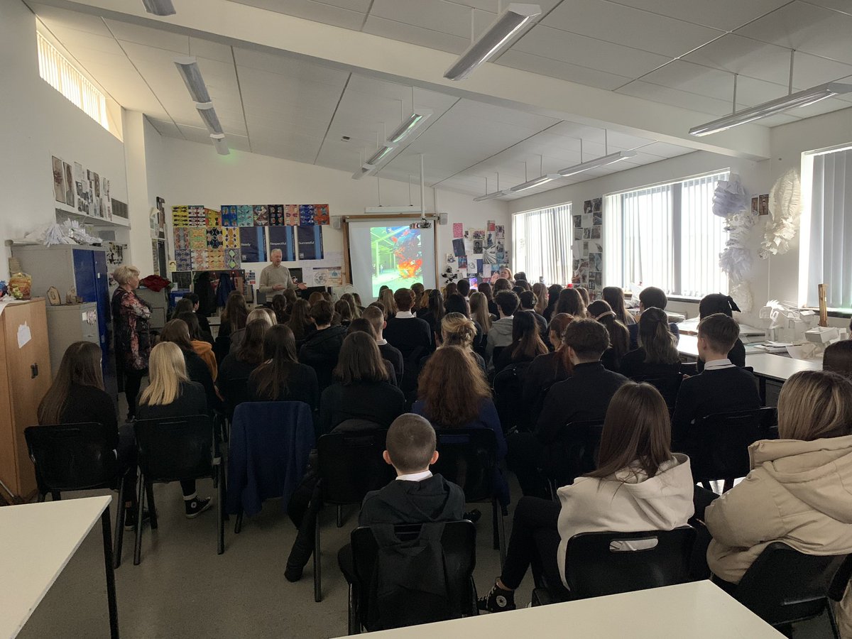 This afternoon our pupils were given a talk by internationally , highly regarded artists David Mach. It was great to see him speak about his work. An absolute treat for us all! 

Thank you to @MrsStirlingArt for organising this! We are so lucky here @LarbertHigh @LHSArtandDesign
