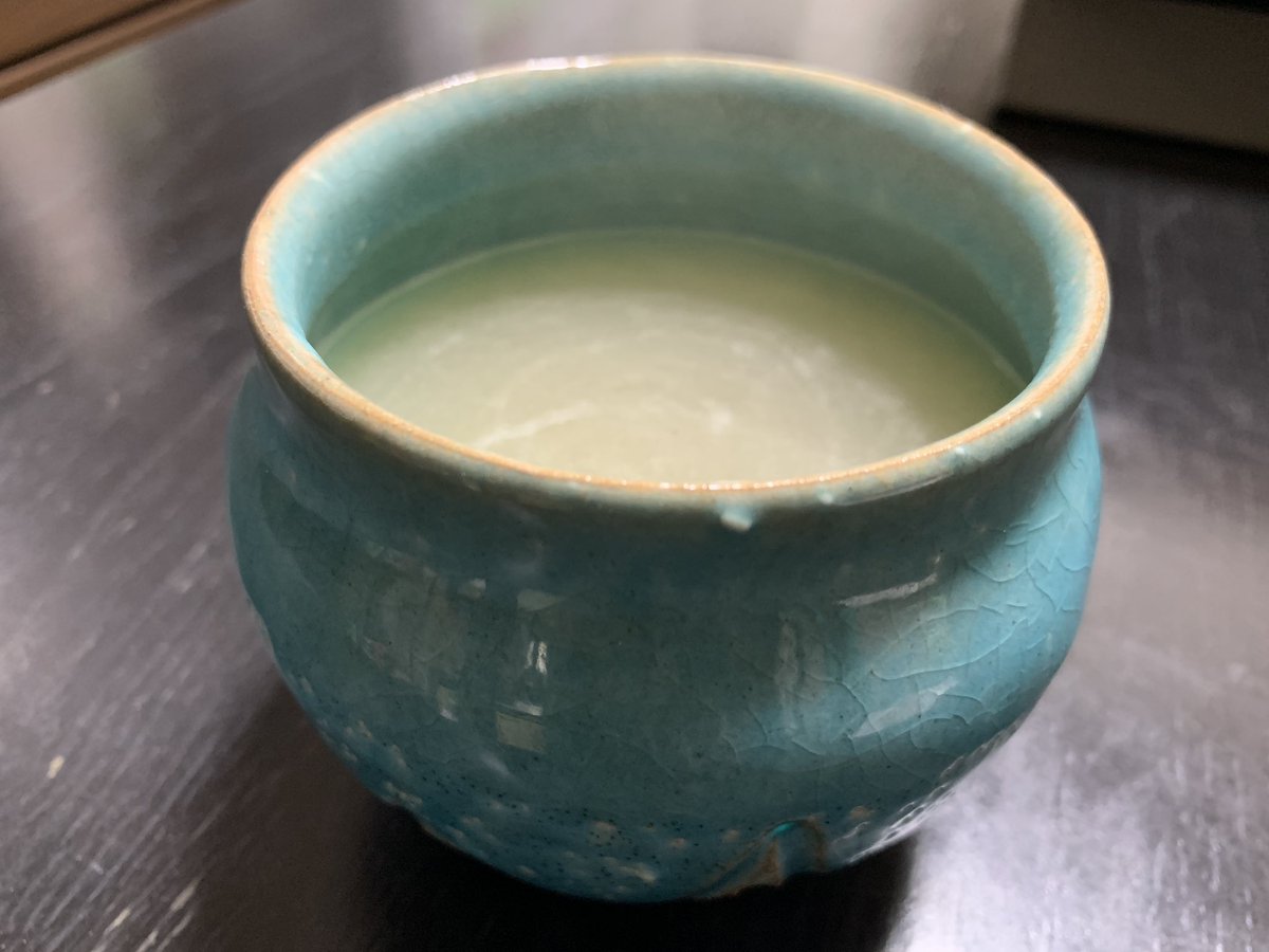 kash06's tweet photo. 錢本真理さんのカップで、生姜湯をいれたので、これで満足して寝られるはず https://t.co/kC7iBk3xBp