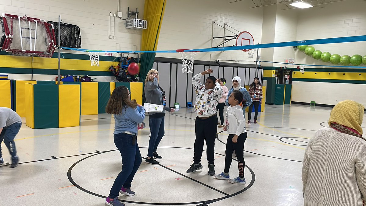 Mr_Niepomnik_PE's tweet photo. Playing this awesome activity of @haloballsport with my PE classes. Everyone should look into trying this with their PE programs. Kids are loving it and we haven’t even gotten to gameplay yet - that’s next week. @D54schools #54PhysEd https://t.co/0G4sbkKZWP