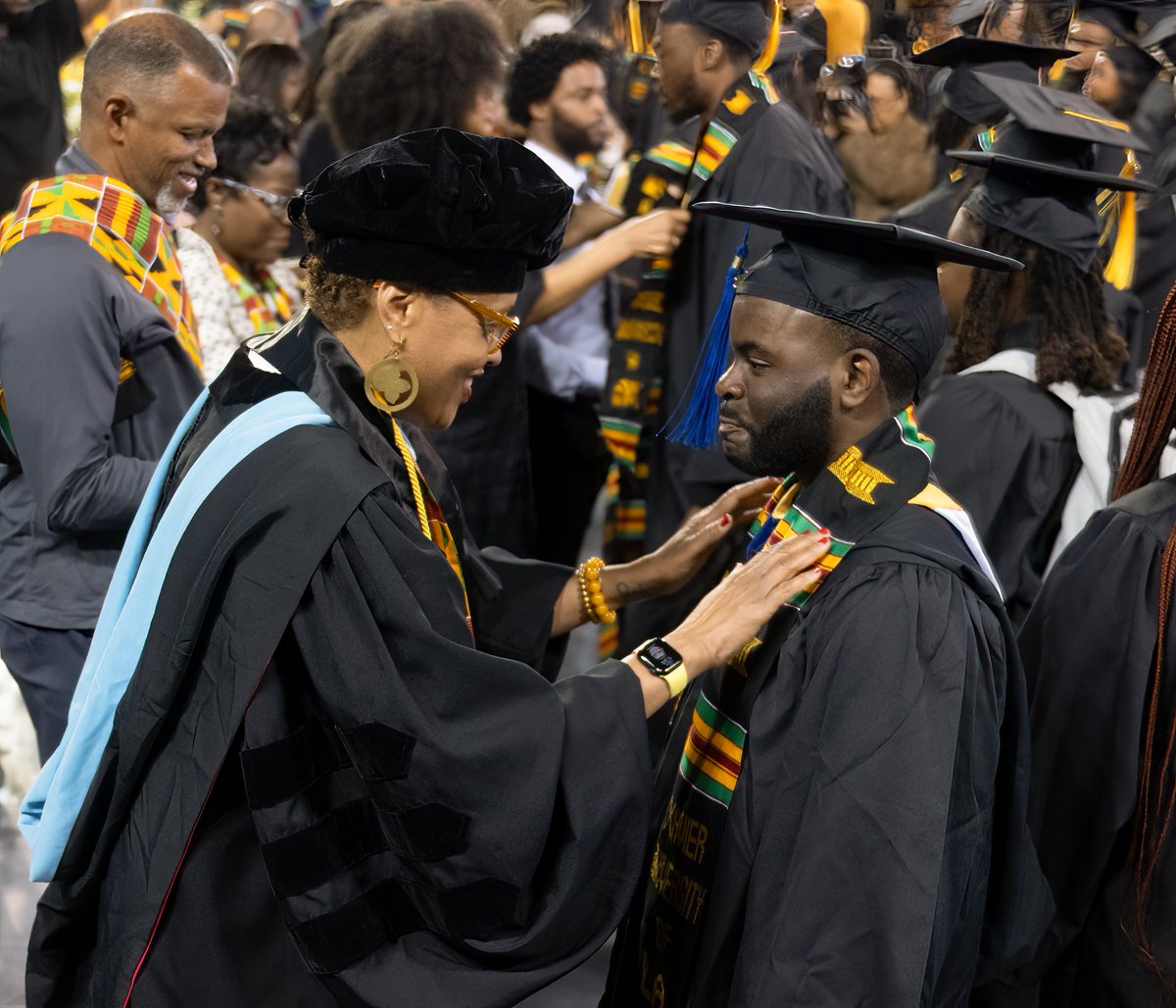 XULA1925's tweet photo. "Venture out, explore new shores, get lost and remain rooted in your faith that every journey will lead your right back to yourself and to your highest and greatest good."

-Carita Shanklin Walker ('93)

Thank you for the inspiring keynote address! #XULA https://t.co/3SxkmBQ16V