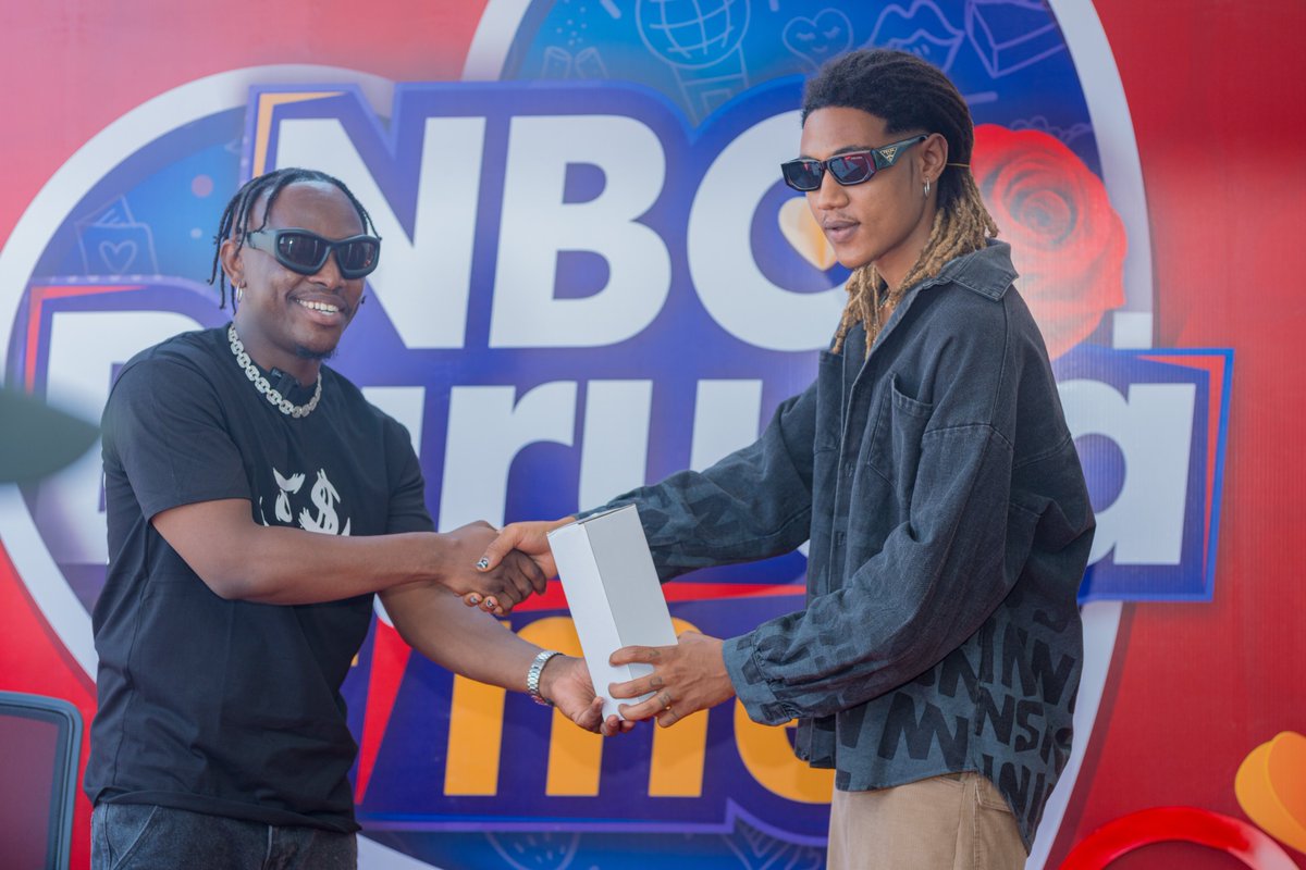NBCTanzania's tweet photo. Mkali wao Jaivah akigawa mazawadi kibao kwa wateja waliojitokeza kufungua akaunti mbali mbali kwenye Tawi letu la Mlimani City.

NBC huku kwetu kila kitu ni BURUDA!

#NBCBurudaTime #DaimaKaribuNawe https://t.co/yD572KUEey