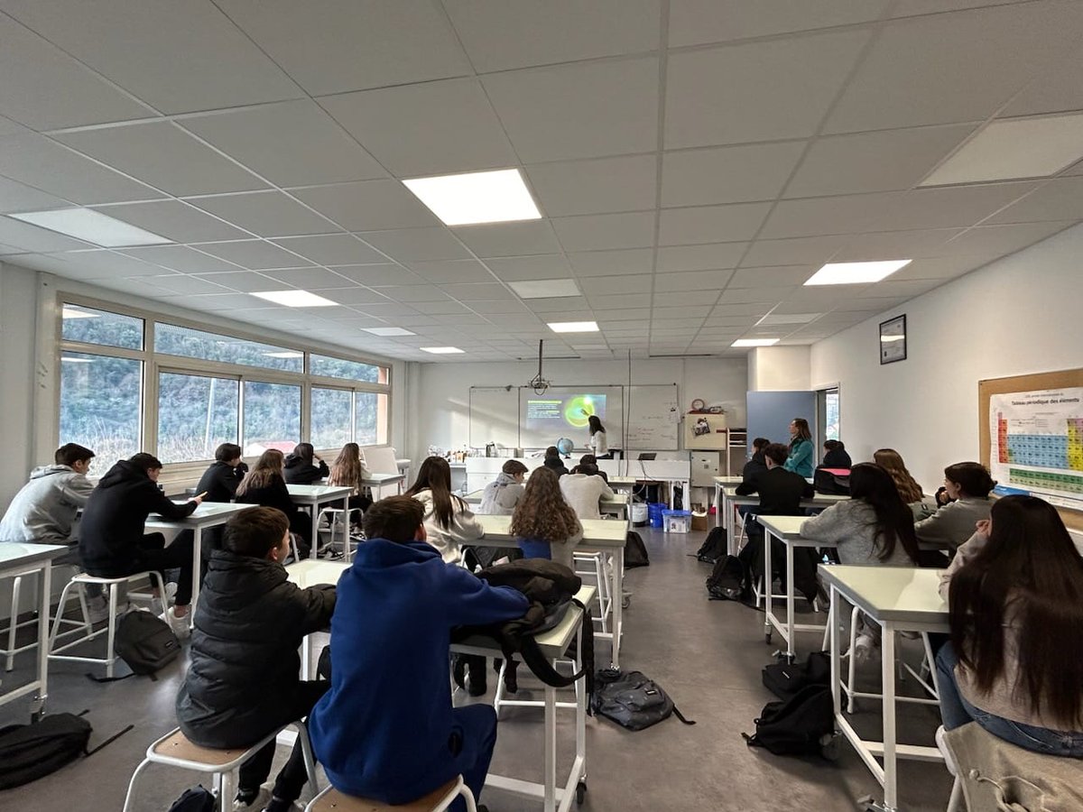 Dans le cadre de la semaine de la citoyenneté, les élèves de 3ème du collège  participent à une sensibilisation au don d'organes. 
Merci à France Adot 06 pour leur intervention interactive !