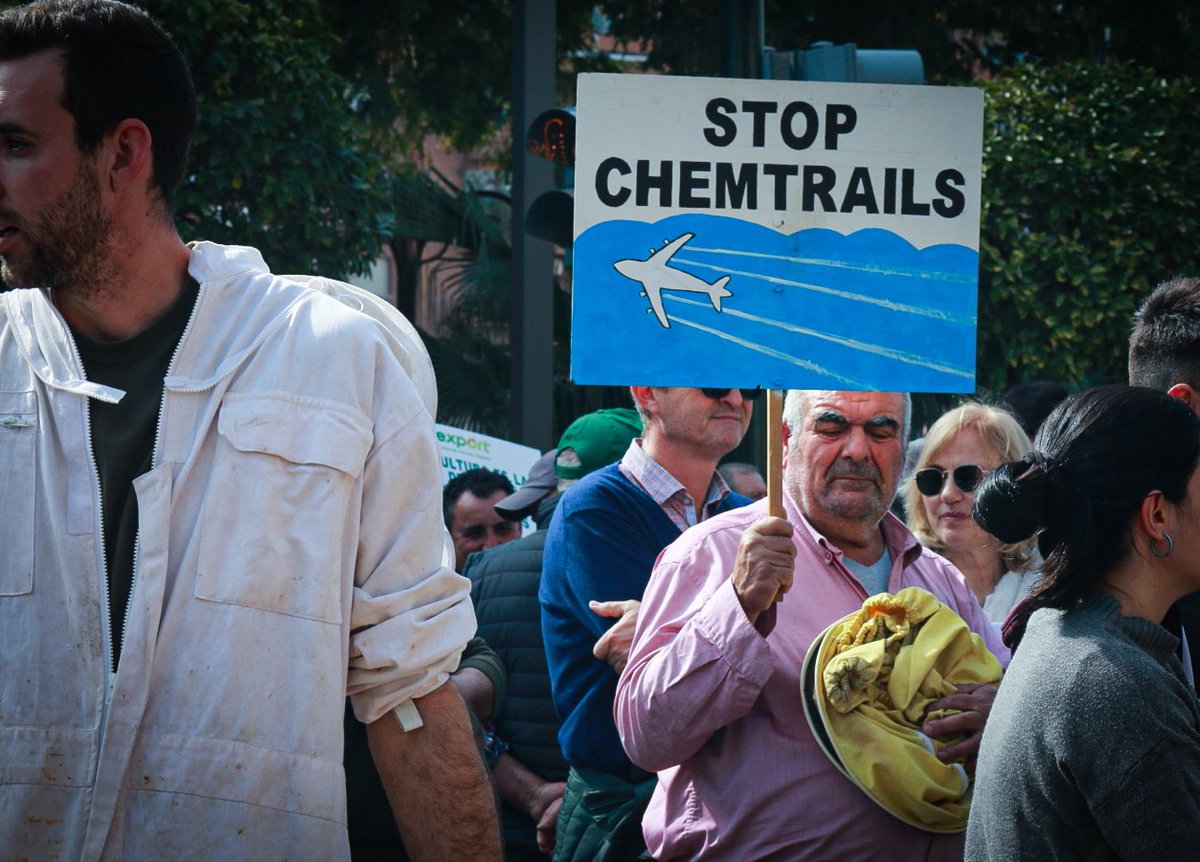 😃 'Nos flu-migan con llo-duro de plata.'

✈️ #StopChemtrails #Tractorada #Murcia