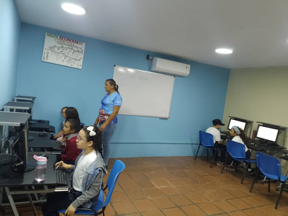 infocentrostruj's tweet photo. Desde las instalaciones del Infocentro Montero del estado Trujillo, se realizan los Talleres Formativos de Procesador de palabras Writer  e Impress a estudiantes de 4to y 5to grado de la U.E José  Rafael Araujo Uzcategui.
@LaRosaInfoVE

#CienciaParaLaVida 
#HumanidadDePazYUnión https://t.co/rq0DHfkodb