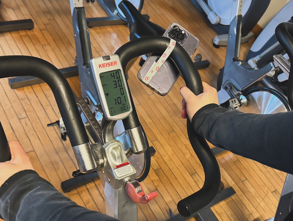 SteadyStraps's tweet photo. Start the morning off with a bang 💥🚴♀️
#SteadyStraps #freethehand #selfie #photography #content #spin #soulcycle #purebarre https://t.co/9l6jg8eelH