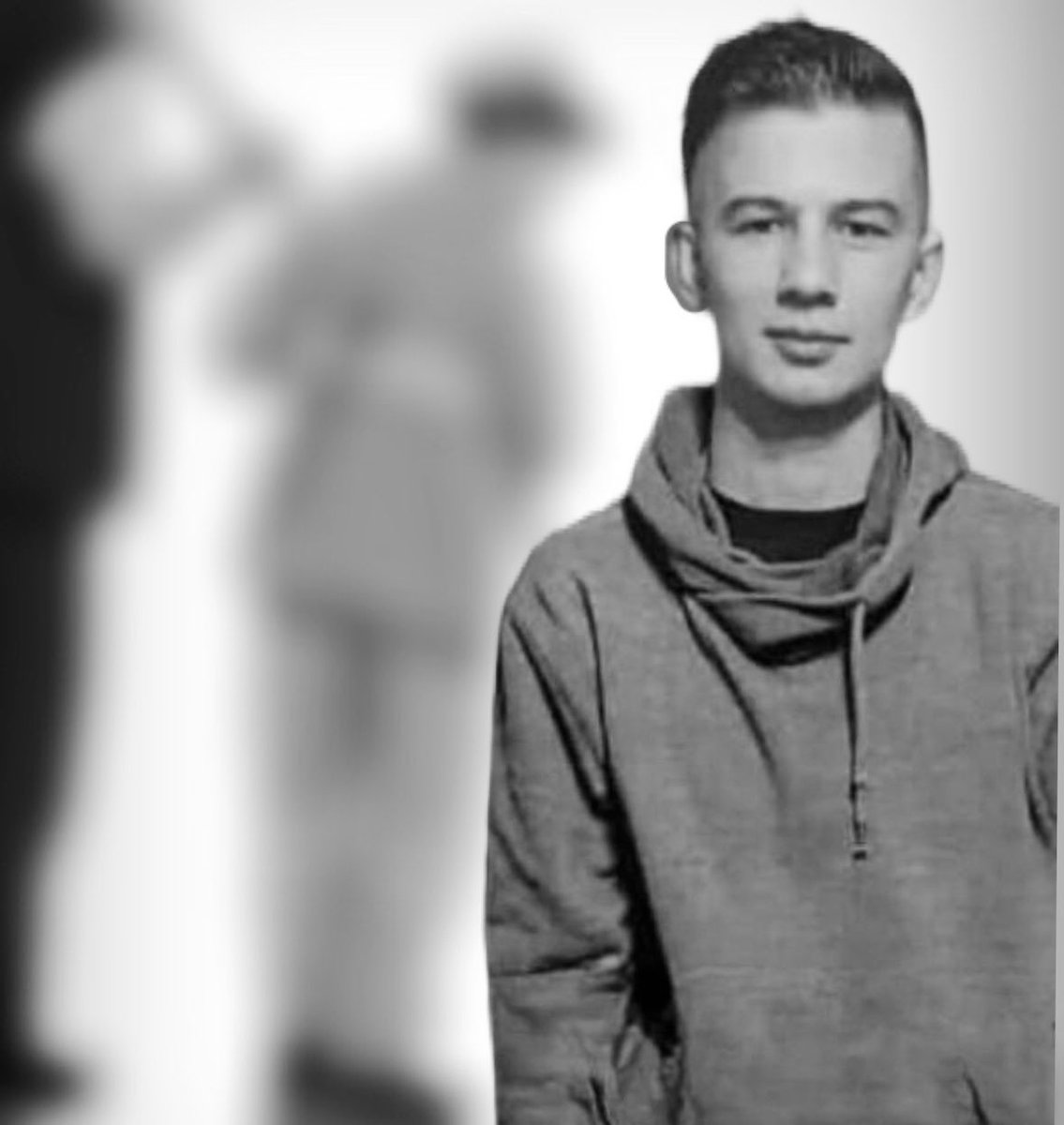 #پاکبان_پل_نیایش اسمش #الیاس_محمدی هستش، که داشت زندگیش رو میکرد و جمهوری اسلامی کشتش، باید ازش بگیم باید بگیم که برای هیچی کشتنش...