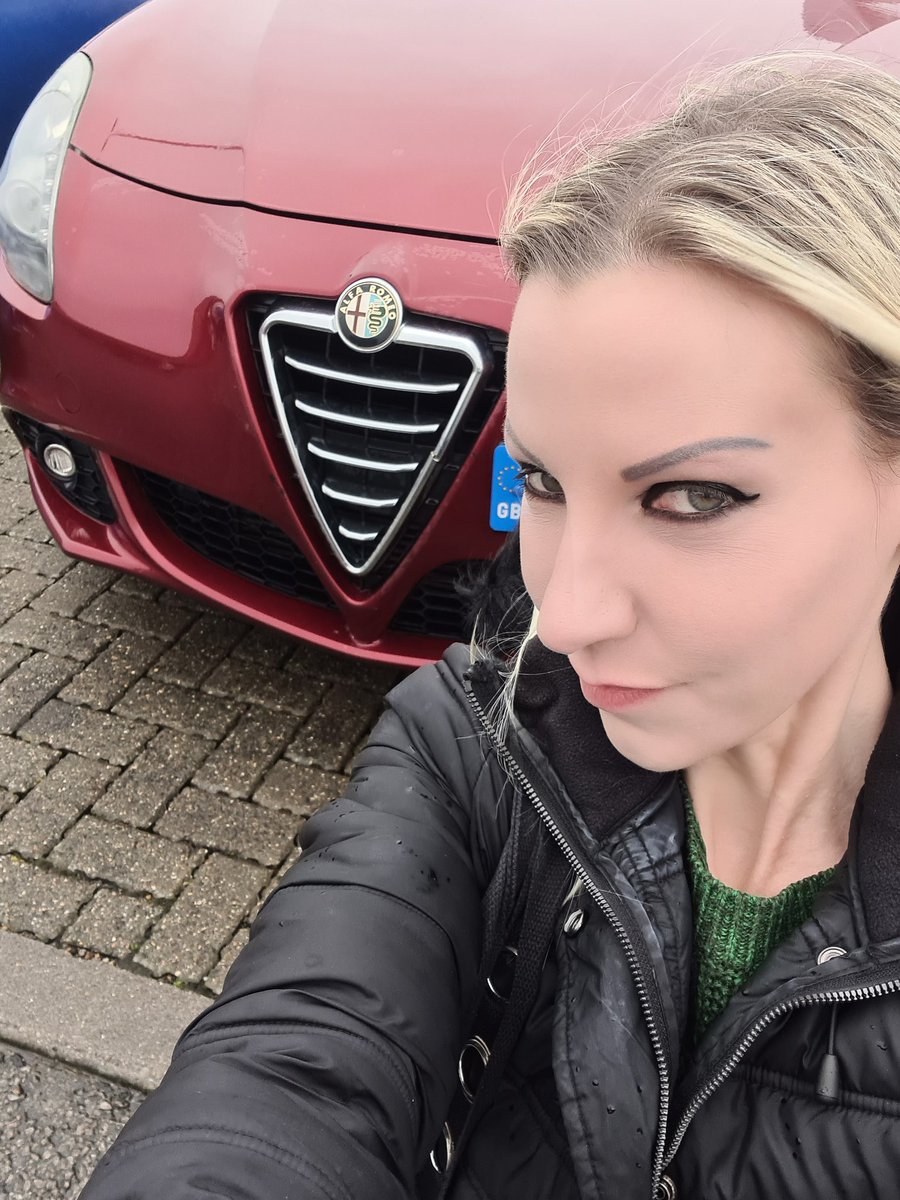 AlfaRomeoSelfie tweet picture