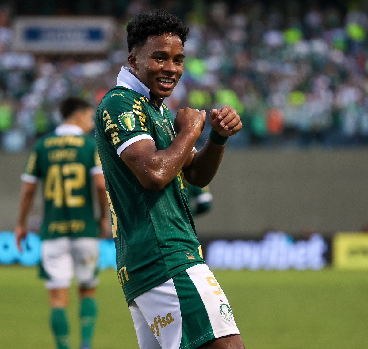 futebol_info's tweet photo. ⚠️ Palmeiras pede ao Real Madrid para ter Endrick até o fim do ano.

O clube merengue não está disposto a aceitar o pedido, mas a resposta oficial só deve ser dada em abril.

A tentativa do Alviverde está ligada à ida de Mbappé para o Real. Hoje, as chances de os espanhóis aceitarem abrir mão de ter Endrick já no meio do ano são mínimas, mas o Verdão tem esperança.

🗞 @GoalBR | @thirfernandes
📸 Fabio Menotti/Palmeiras