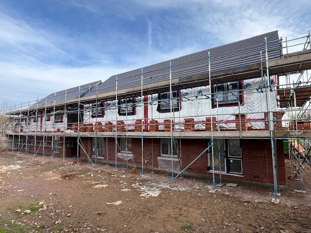 Excited to see our 8 new homes at Little Mill, Pontypool nearing completion. The 4 houses & 4 apartments will be available for rent. Built by @capselhomes, they come with excellent environmental credentials incl EPC A & air source heat pumps. #affordablehomes @MonmouthshireC