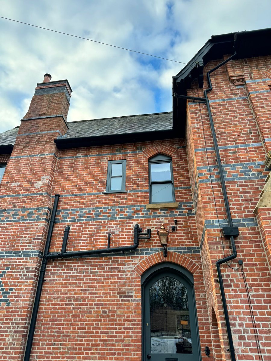 Reddishjoinery's tweet image. Timeless elegance with our recent project in Knutsford with our Accoya Sliding Sash windows! 🏡✨ Bespoke beauty meets Gothic flair — a custom casement window with an exquisite Celtic Knot. Turn your home into a story of craftsmanship 🪟✨ #AccoyaElegance #CraftingCharacter