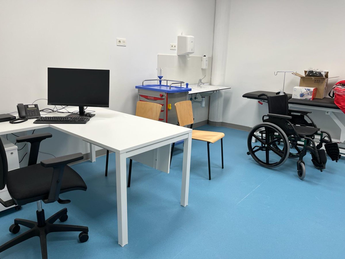 GobAragon's tweet photo. 👦👧 Nuevas consultas de Pediatría en Cuarte de Huerva.

🏥🩺 El director general de Asistencia Sanitaria y Planificación, Ramón Boria, visita las instalaciones con la alcaldesa de la localidad, Elena Lacalle.

📋 https://t.co/HdLP35iTGL https://t.co/d18UVUy4Ad