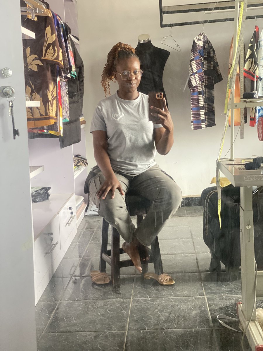 iamabisolaa's tweet photo. Don’t mind the dirty mirror 🤭🤭 https://t.co/P0azI1icU0