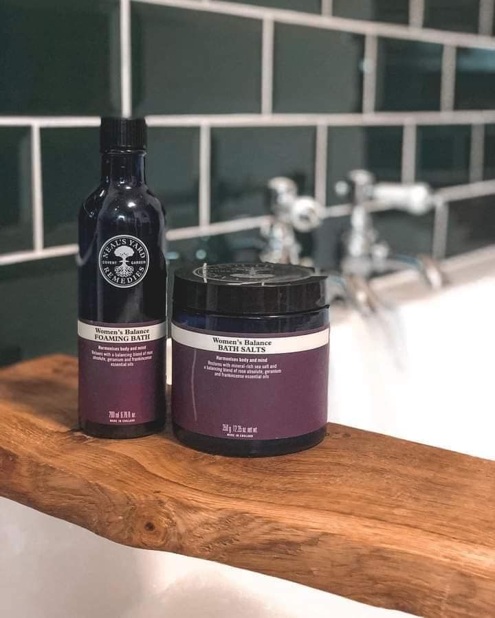 Neals_Yard_OX10's tweet photo. What does your Sunday look like?
https://t.co/OMGJ92du2y 

#sundaysoak #winterwalk  #warming #relaxing #bathtime #januaryblues #valentines #selfcare https://t.co/fc3kQ5PyR8