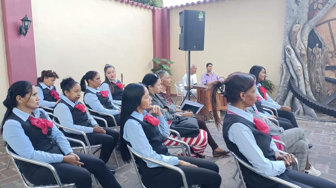👉 Desarrollan en #Bayamo conferencia de prensa sobre el 205 aniversario del natalicio de Carlos Manuel de Céspedes, el Padre de la Patria, el próximo 18 de abril.
¡Contigo, la Patria toda!
Lugar: Museo Casa Natal Carlos Manuel de Céspedes
📸✍️Tomado de CMKX Radio Bayamo